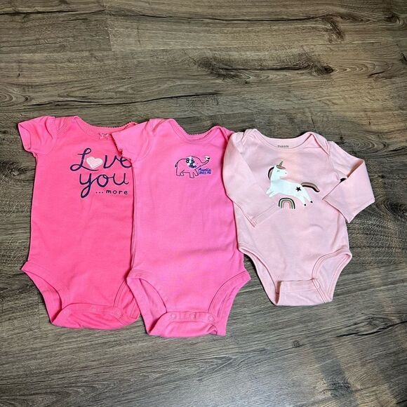 Set of 3 baby bodysuits size 6 and 9 months - Picture 1 of 6